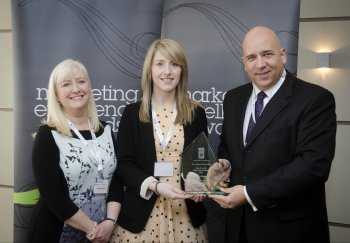 University of Ulster student,Linda Hilditch, received the Marketing Institute of Ireland Award, presented by Tom Trainor and Course Director Mary Boyd.