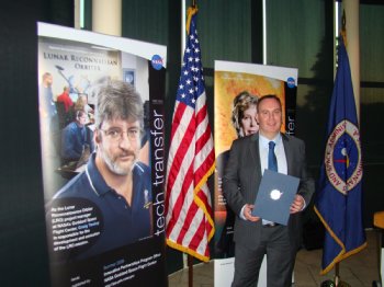 University of Ulster lecturer Roy Sterritt, after receiving a NASA Patent Application Award and a Patent plaque at the NASA Goddard Space Flight Center's New Technology Report Program ceremony in Mitchellville, Maryland.